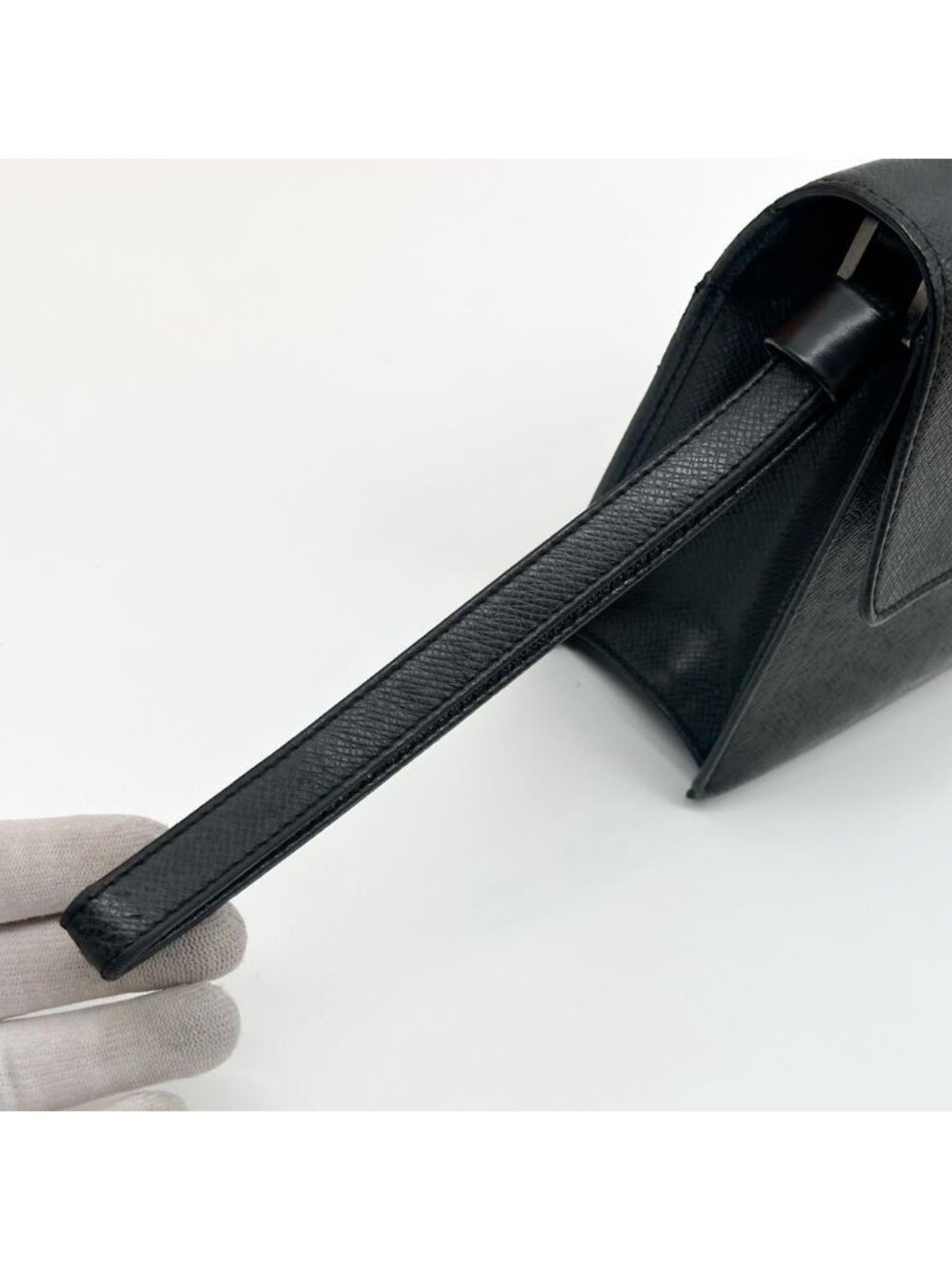 Louis Vuitton Selenga Taiga Clutch Leather - Picture 6 of 13